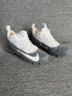 Nike White and Gray Lacrosse Cleats with Swoosh Accent